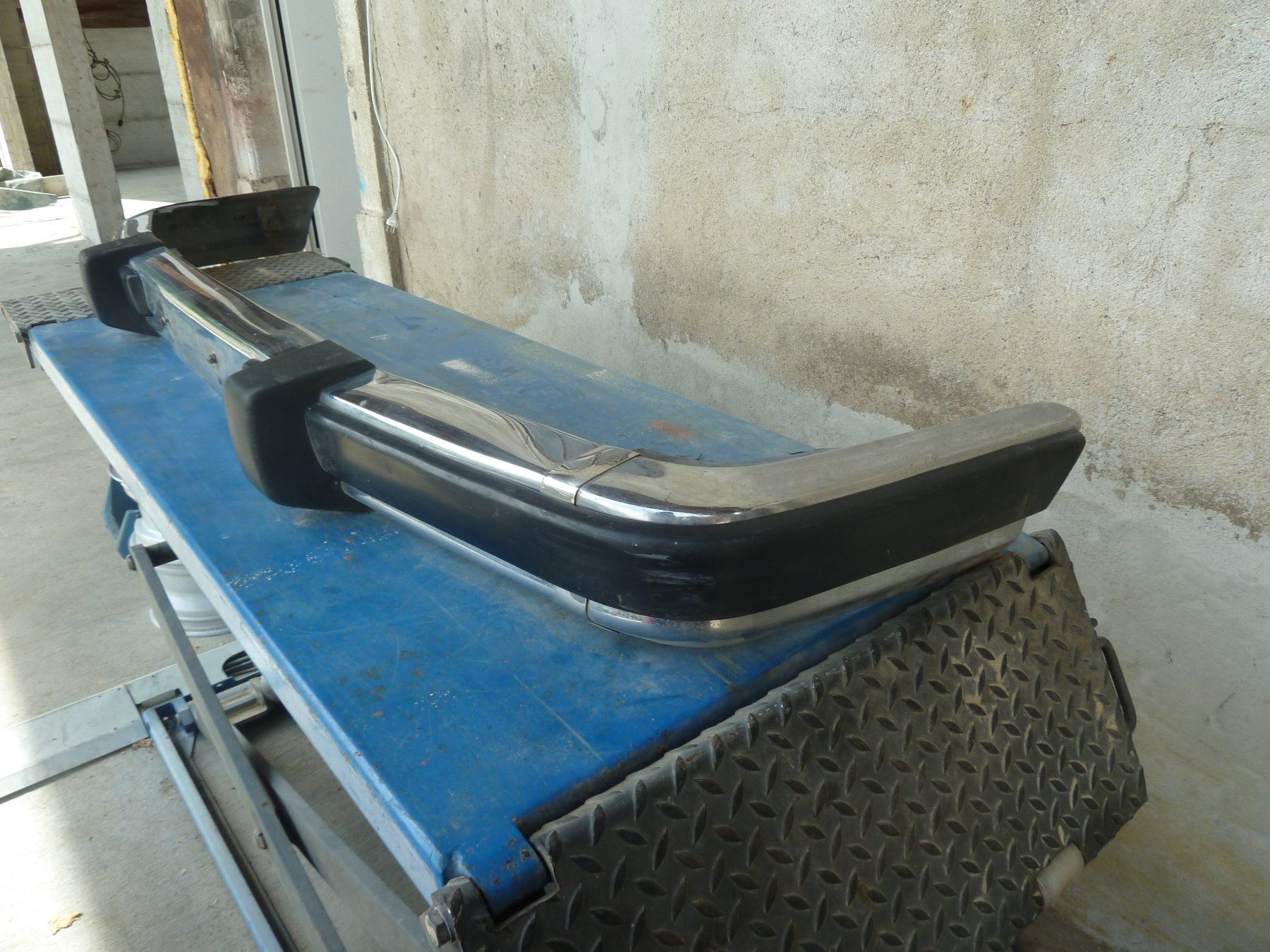 Ford Tutti pezzi di ricambio auto: Pour Ford Granada, un pare-choc avant – Usato da Russy venduto da Guenefle 2