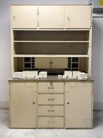 Vintage Buffet mit Porzellaneinsätzen/Schütten