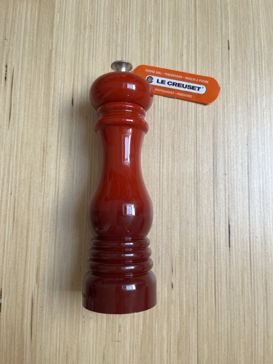 Le Creuset Elettrodomestici da cucina: Le Creuset Pepper Mill Cherry Red – Nuovo e nell'imballaggio originale da Lausanne venduto da firewalk86