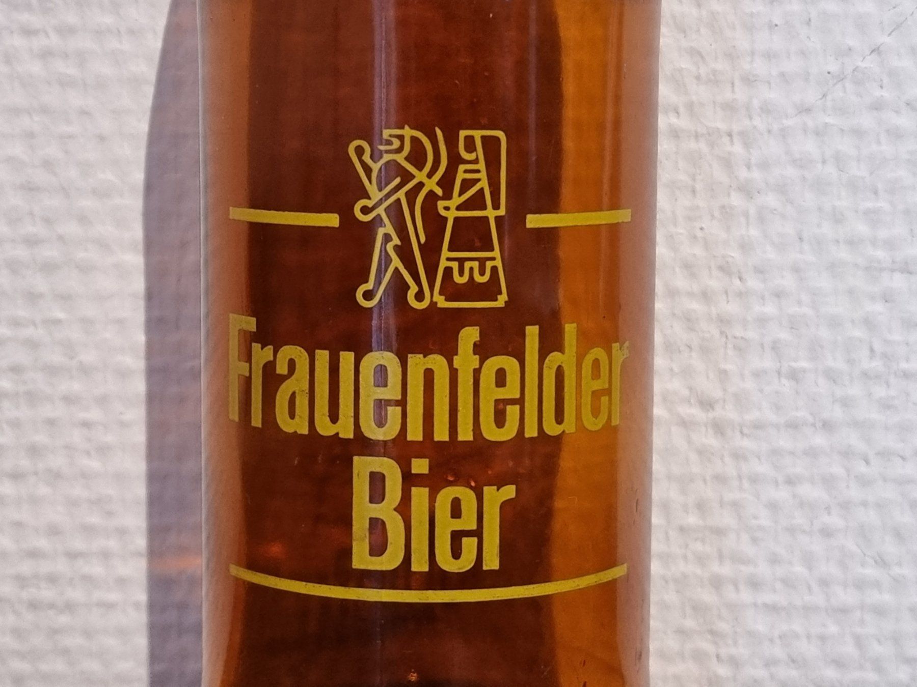 Bicchieri, Caraffe & Bottiglie: Frauenfelder Bier Bierflasche 1970 – Usato da Lommis venduto da 0815undmehr 1