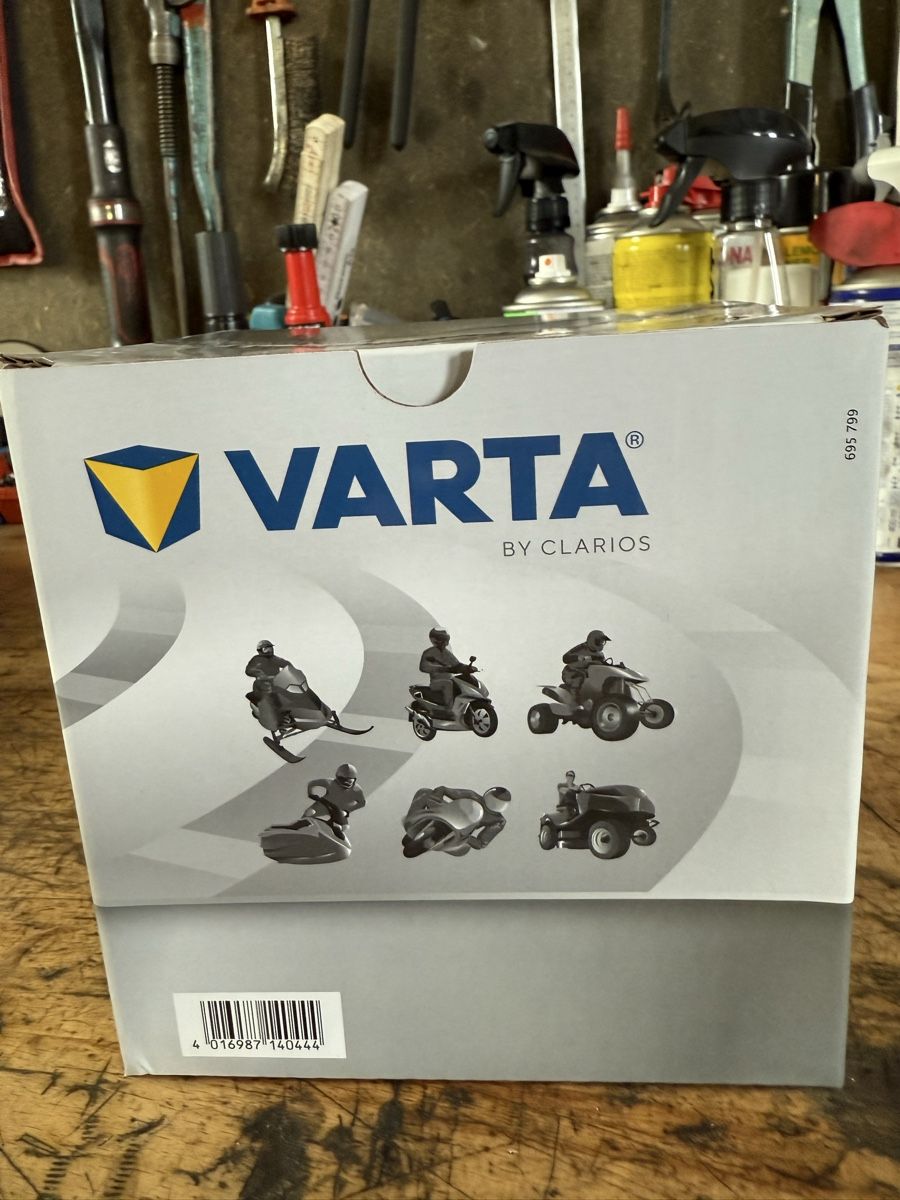 Varta Batterie: 12v 8Ah 110A   Neu Batterie – Usato da Sevelen venduto da e39-bmw 3