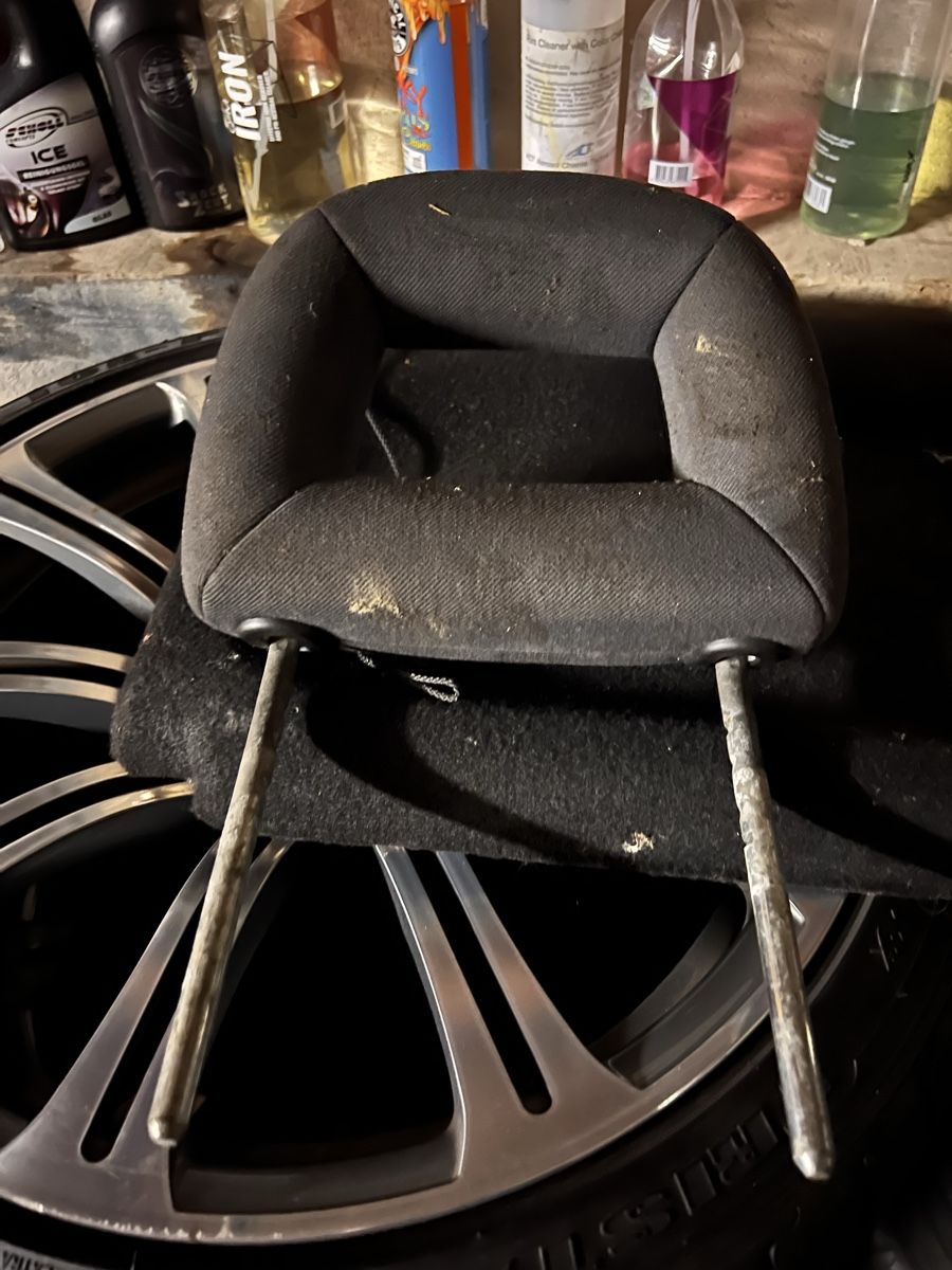 Opel Tutti pezzi di ricambio auto: Kopfstütze Opel – Usato da Liestal venduto da EL_RA94
