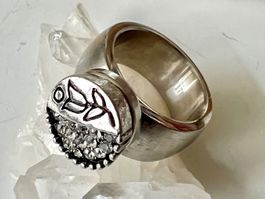 Edelstahl Statement Ring mit Blüte und Pavé Kristallen- G 53
