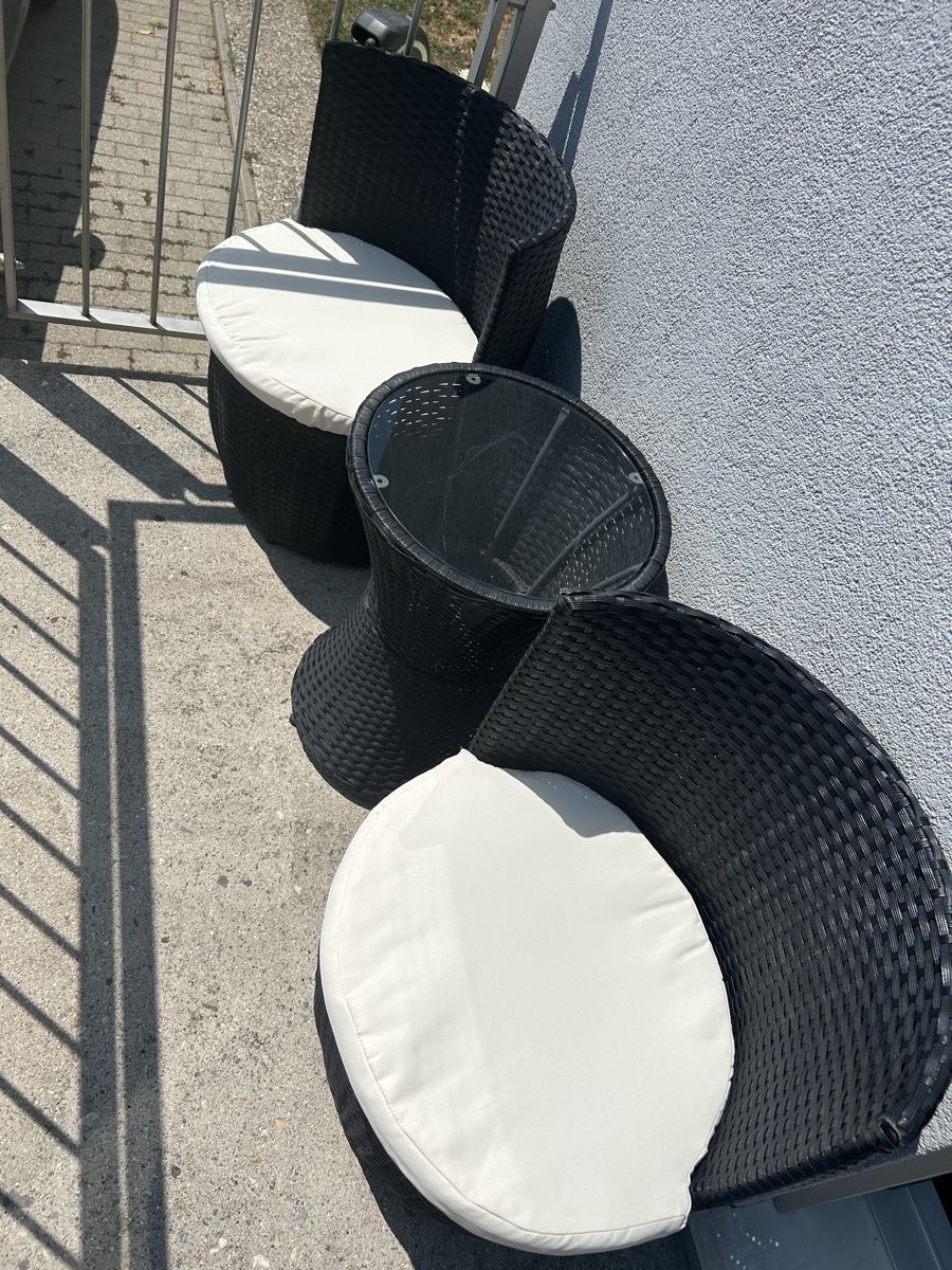 Tischset: Fauteuils et table de balcon jardin – Gebraucht aus Perroy von MR6.