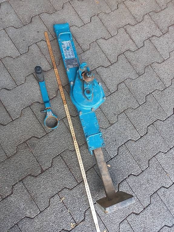 Tous les outils: Stockwinde, Fusswinde, Kurbelwinde, Steel Jack – Défectueux à Werthenstein par joniace 4