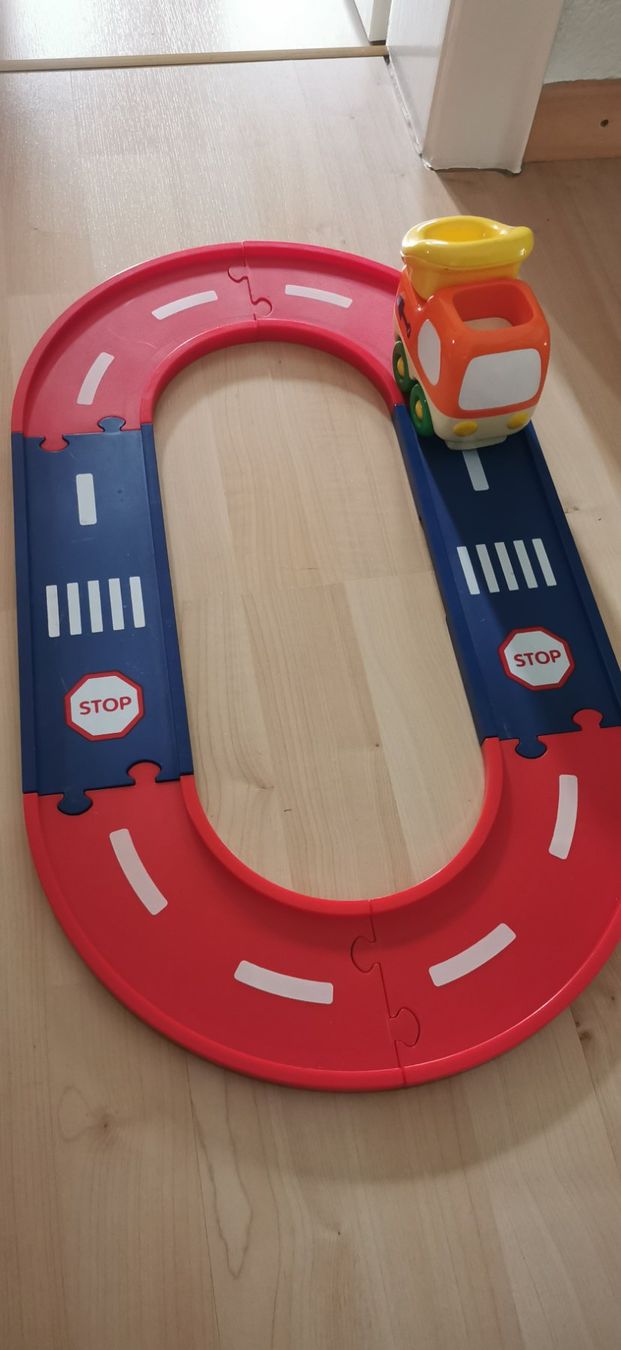Rennbahnen: Circuit voiture enfant – Gebraucht aus Tavannes von shannonmeylan2003 1