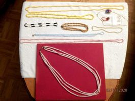 Modeschmuck, Konvolut, 9 Ketten, etc,