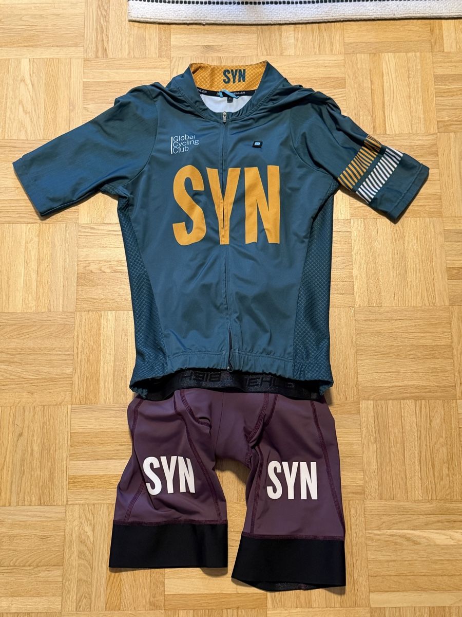 Maillots de corps & Pantalons: Biehler SYN Jersey und Bib Set – D'occasion à Rheinfelden par DA__RIO
