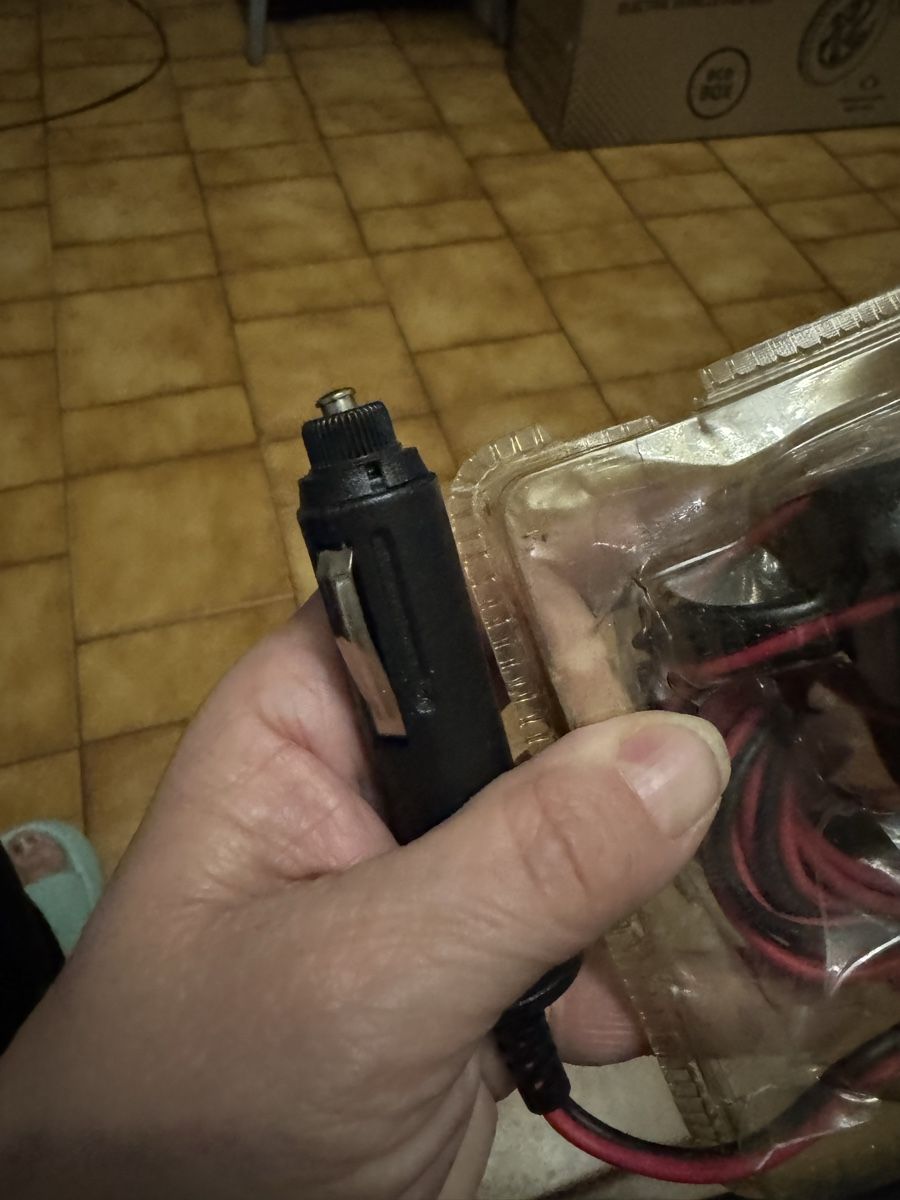 Chargements: Chargeur allume-cigare Unitec  12V – D'occasion à Veyrier par kimedovapa 2