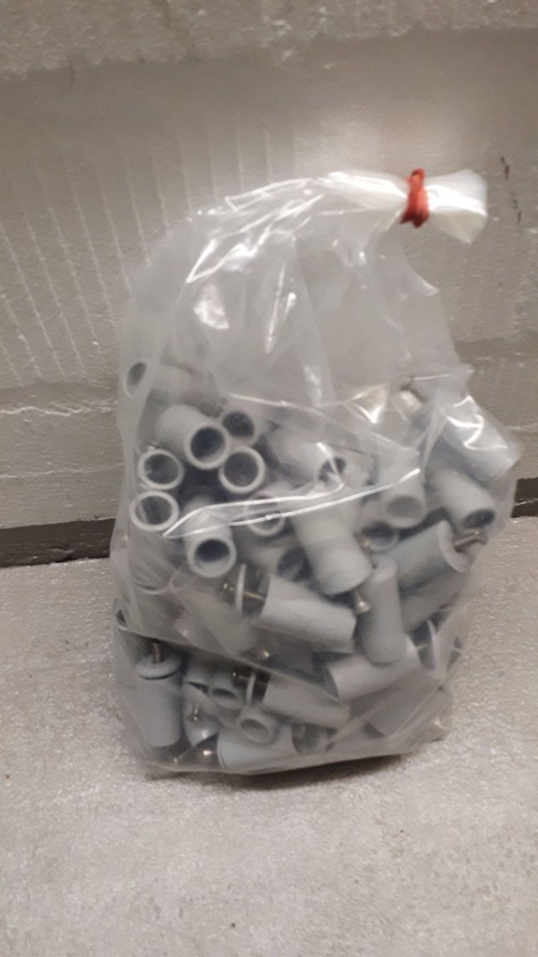 Quincaillerie: Rolladenstopper, Anschlagstopfen, 100Stk – Neuf avec emballage d'origine à Horgen par Tizo 3