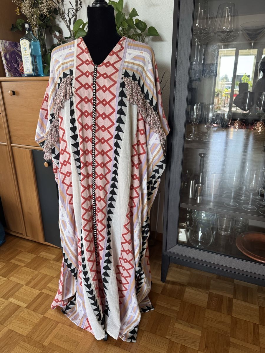 Internationale Kunst: Devotion Twins Cotton Kaftan One Size – Gebraucht aus Fällanden von emi_x6xw