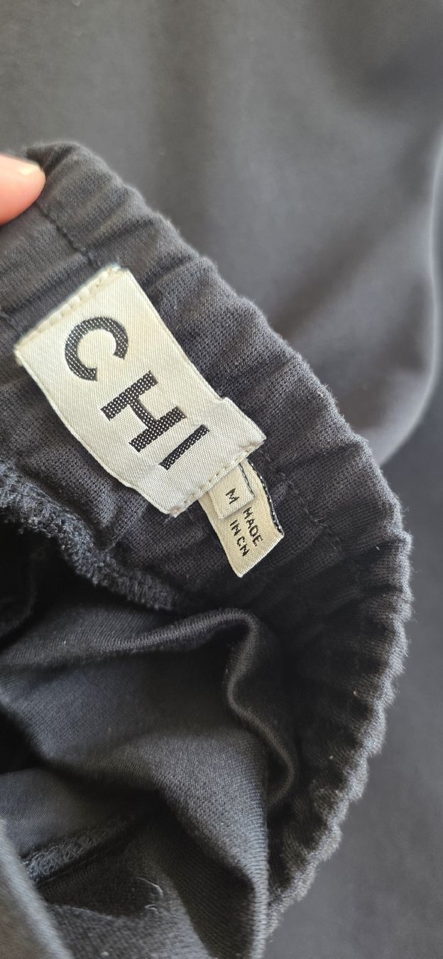 Pantaloni: Schwarze Stoffhose CHI Gr. M – elastischer Bund – Usato da Biel/Bienne venduto da Popoff1 1