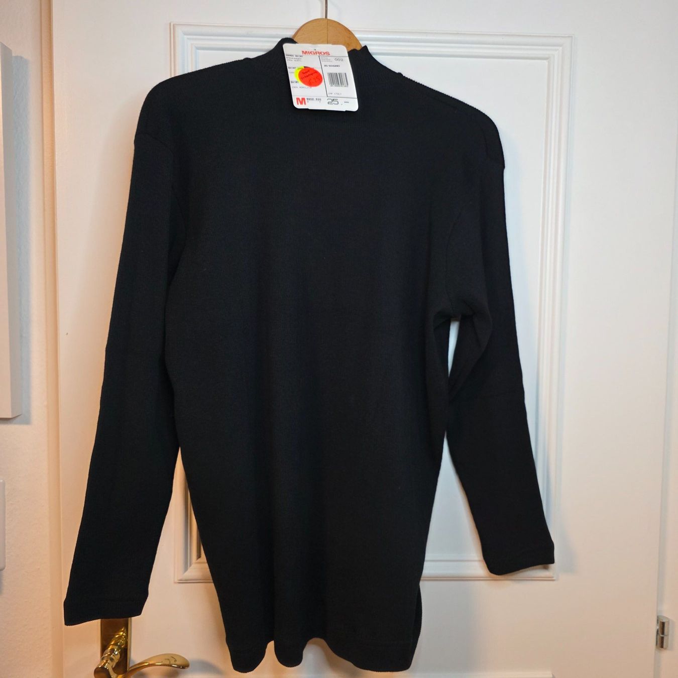 Pulls & Sweat-shirts: Vintage Pullover schwarz neu Migros XL – D'occasion à Wald ZH par CapLux
