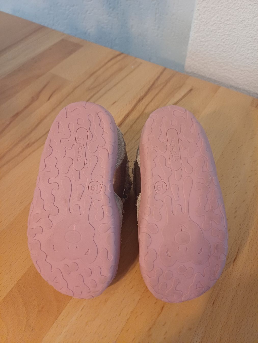 Superfit Scarpe per ragazzi: Superfit Schuhe Grösse 19 – Usato da Walde AG venduto da fashionstyles 2
