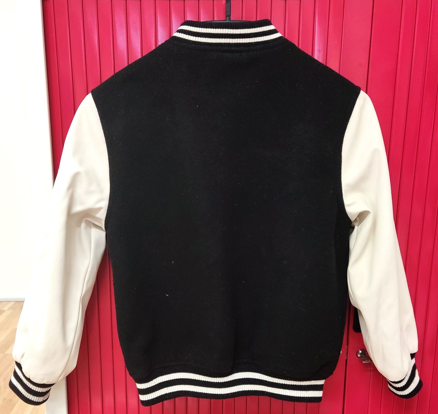 H&M Giacche: H&M Baseball Jacke Jungen Gr. 134 – Usato da Biel/Bienne venduto da AnikaNah 1