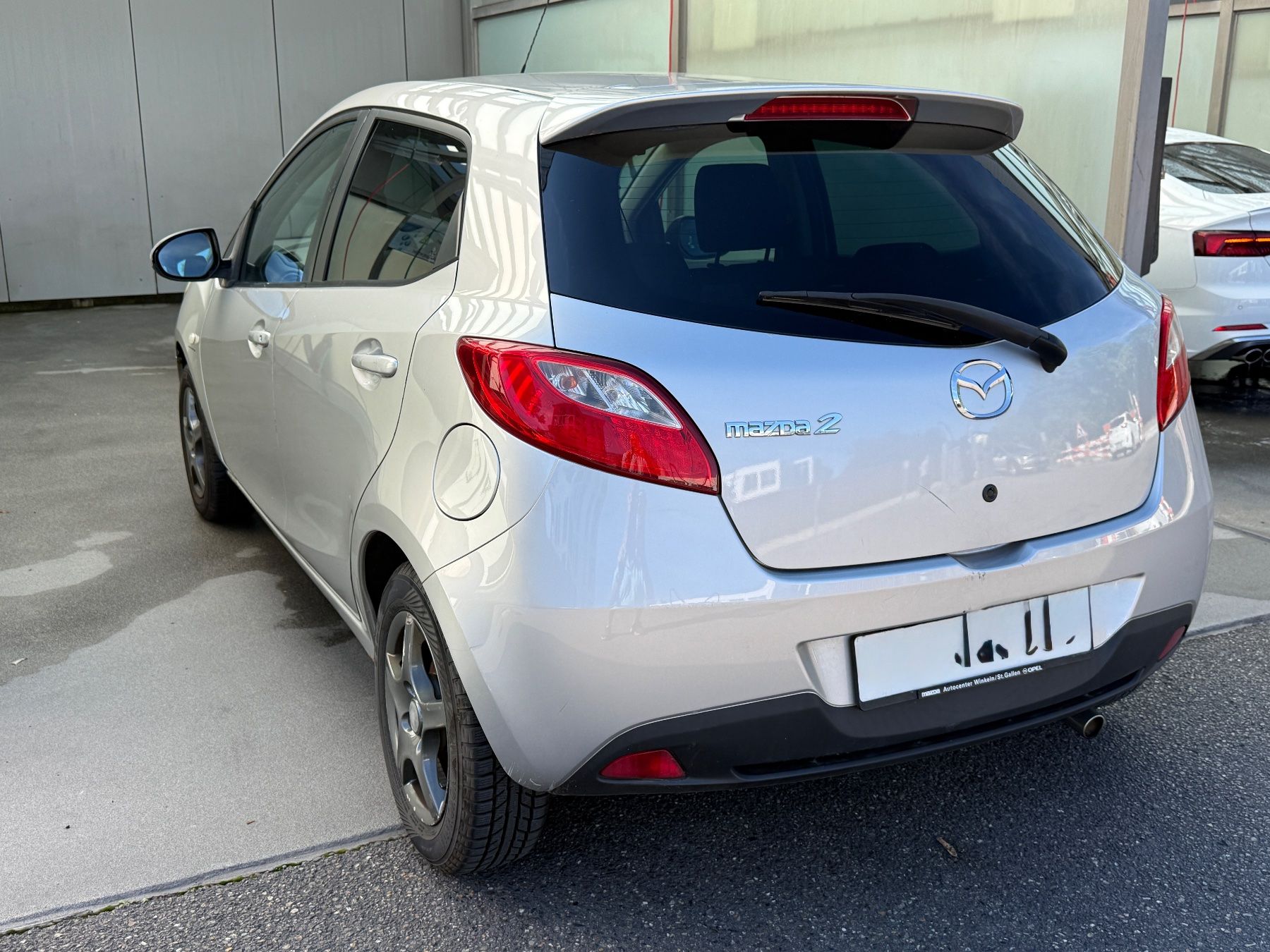 Mazda Autos: Mazda 2 1.3 2012 mit original Navigation – Gebraucht aus St.Gallen von nouah 6
