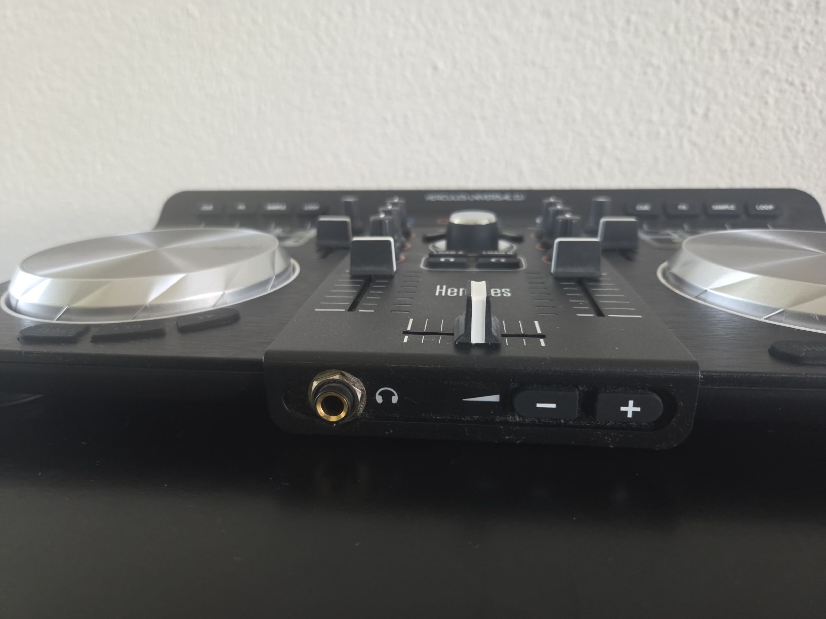 Hercules Console di mixaggio: Hercules Universal DJ Controller – Top Zustand – Usato da Ebikon venduto da severin.froehlich 3
