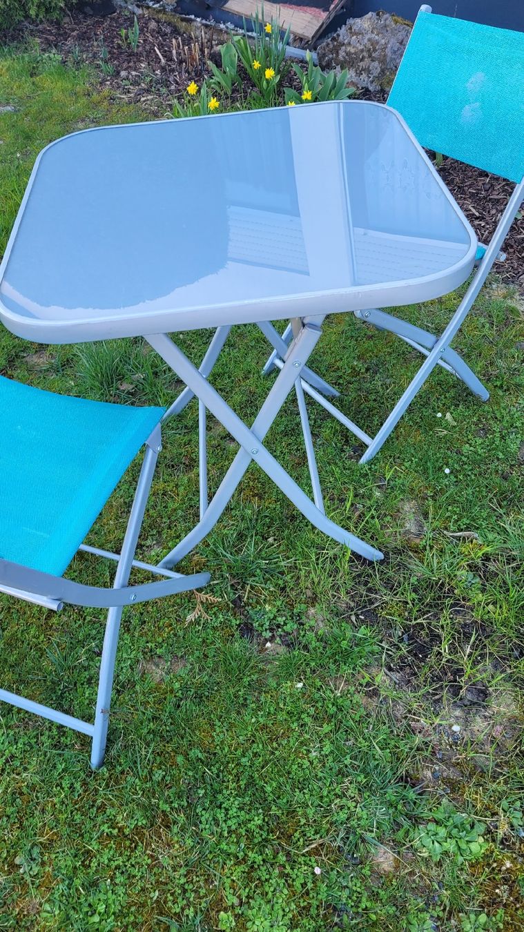 Tischset: Gartenset Tisch mit 2 Stühlen, klappbar – Gebraucht aus Horgenberg von Klatschmohnmaria 1