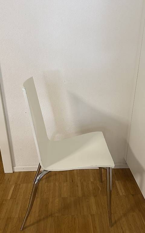 Chaises: 6 weisse Esszimmerstühle mit Chrombeinen  Set – D'occasion à Zürich par ela91821 3