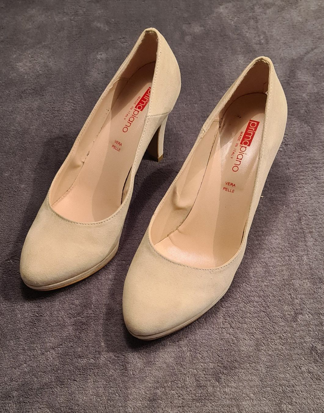 Damenschuhe: Neuwertige Pumps – Gebraucht aus Ruswil von DNAB