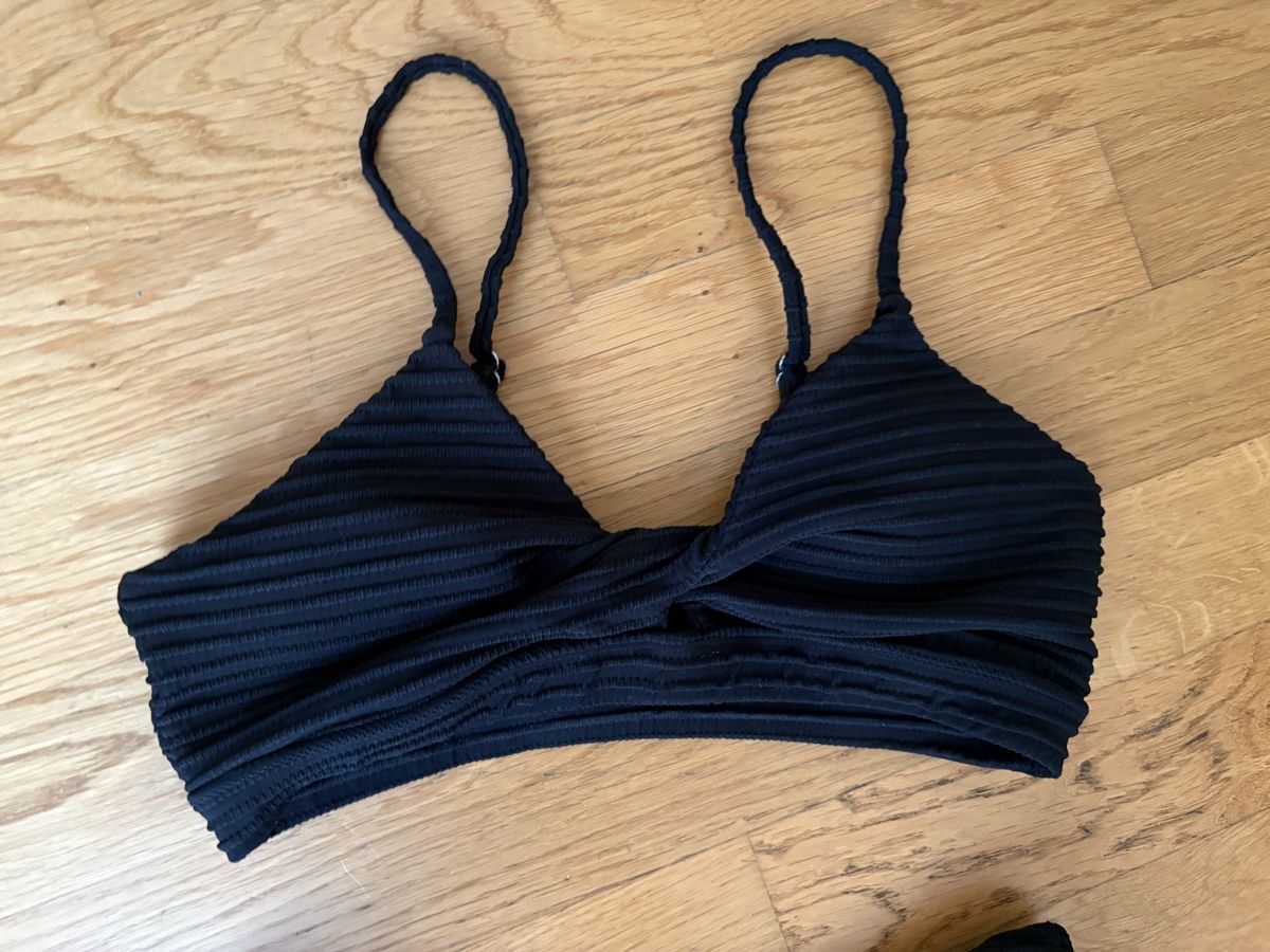Costumi da bagno & Bikini: Schwarzer Bikini mit Rippmuster -  Grösse S – Usato da Beromünster venduto da msklef 4