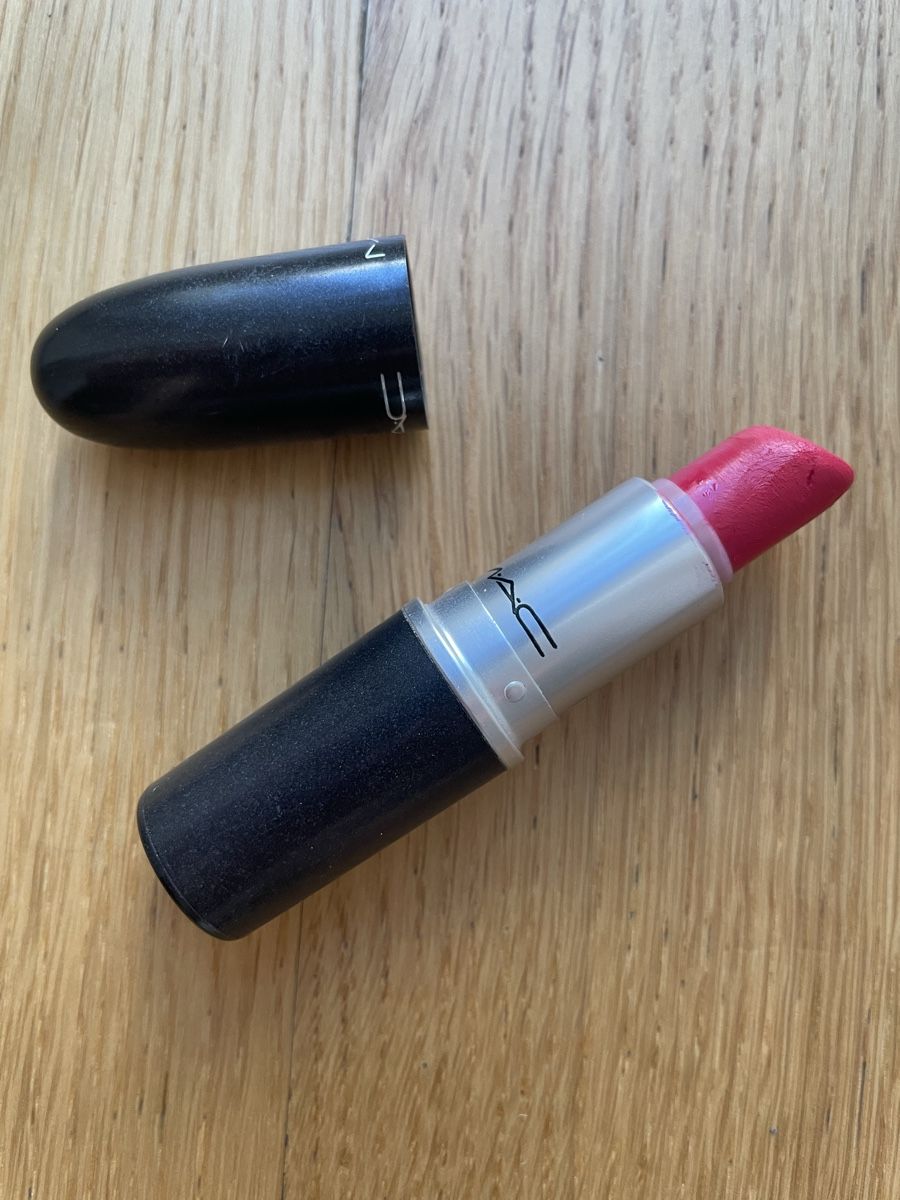 Mac Cosmetics Make-up: MAC Lipstick Matte La Vie En Rouge – Gebraucht aus Dübendorf von VSAngel