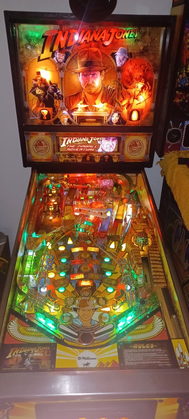 Williams Flipperkästen: Flipper Indiana Jones williams – Gebraucht aus Bellinzona von babalu2000