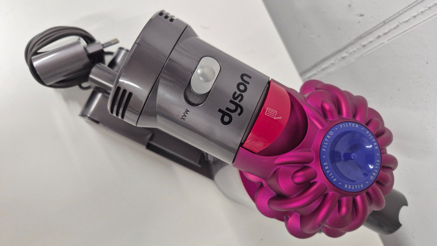 Dyson Aspirapolveri & Accessori: Dyson Akkuhandstaubsauger ab 1.- – Usato da Sitterdorf venduto da Lenggi7 2