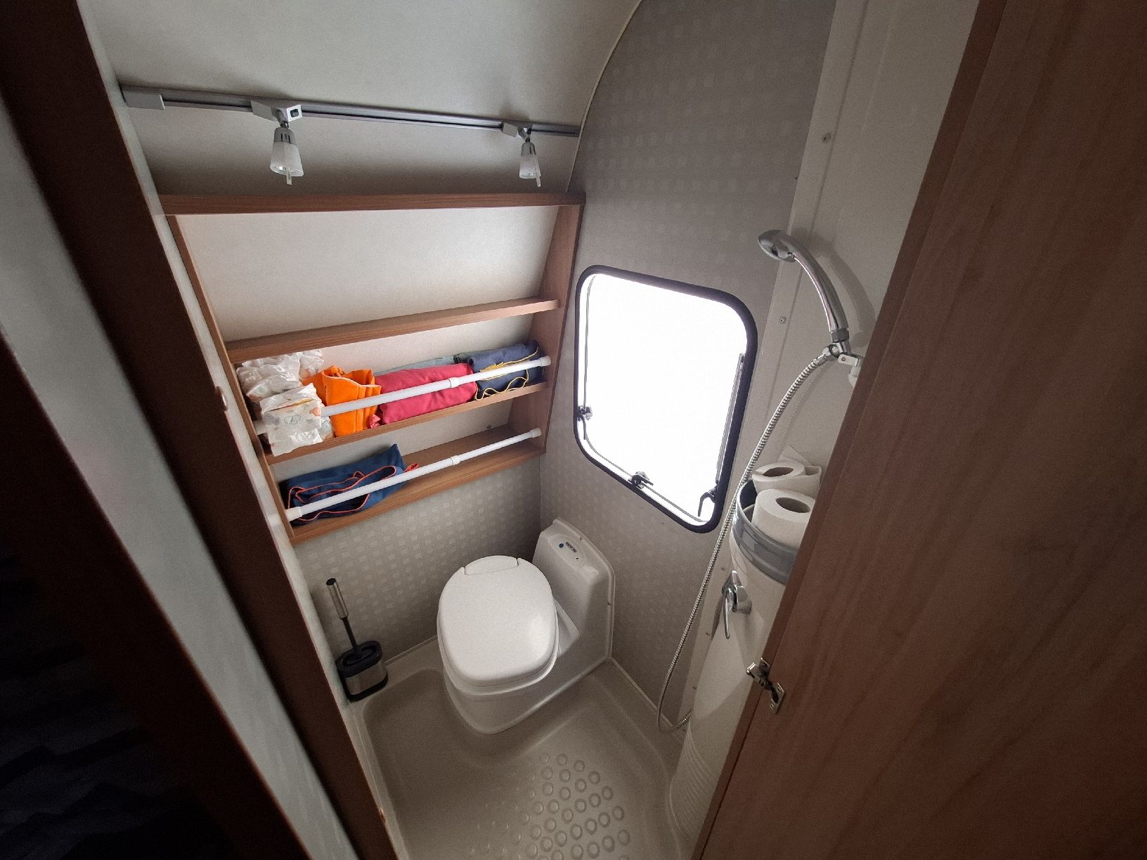 Bürstner Véhicules de camping: Familienwohnwagen Bürstner – D'occasion à Plasselb par Schaller25 4