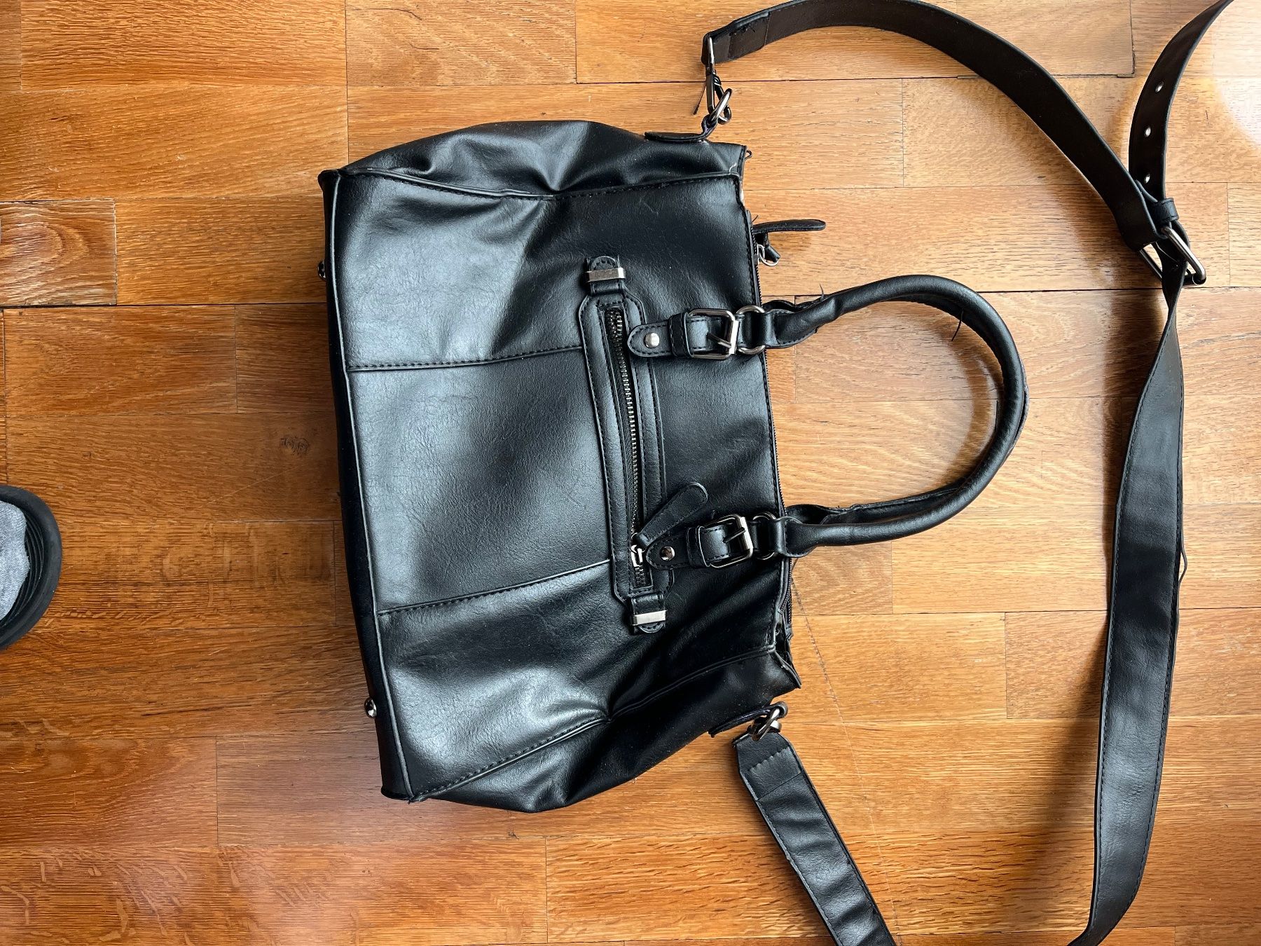 Borse da donna: Schwarze Handtasche mit vielen Fächern – Usato da Ittigen venduto da str_9dw5