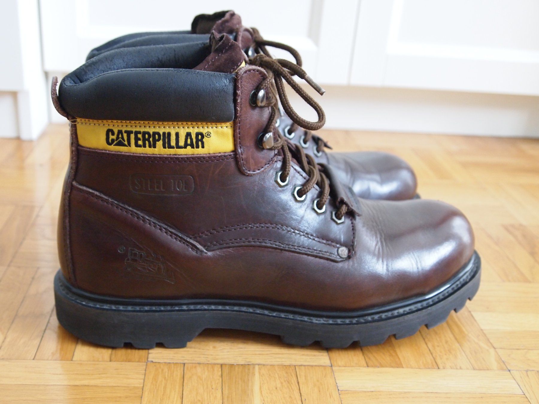 Caterpillar Scarpe da uomo: Boots Caterpillar - très peu utilisé - taille 44 – Usato da Plan-Les-Ouates venduto da Sky17