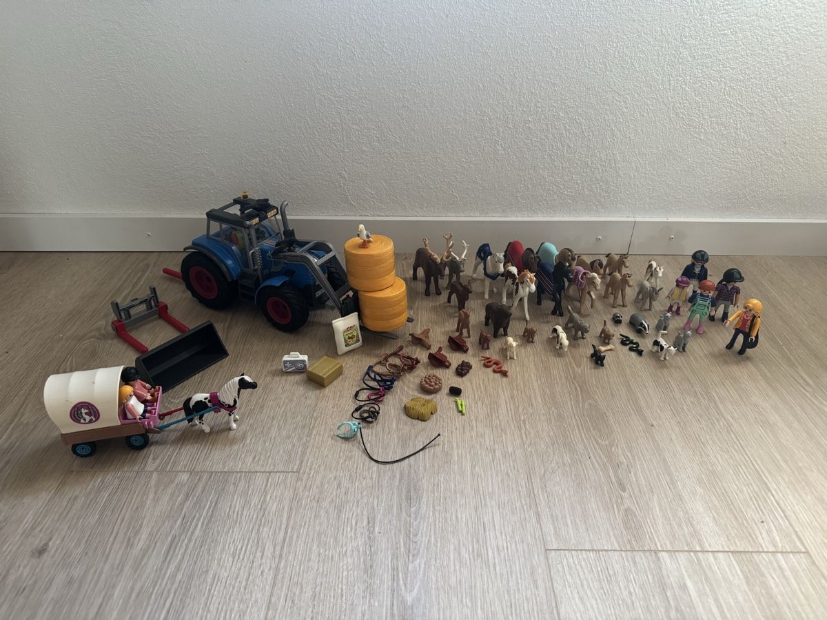 Playmobil Giocattoli: Playmobil Bauernhof Set mit Traktor und Tieren – Usato da Fehraltorf venduto da portas6