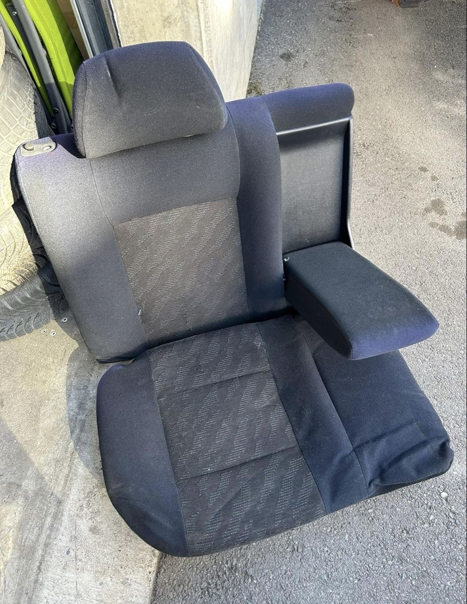 Volkswagen Tutti pezzi di ricambio auto: Banquette arrière VW vento – Difettoso da Muraz (Collombey) venduto da Wolfdog1978 1