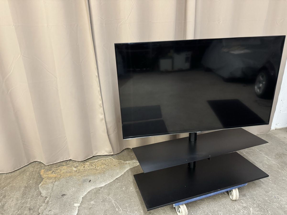 Televisori: Fernseher Samsung HG48ED690DB mit Standfuss           – Usato da Zürich venduto da takol
