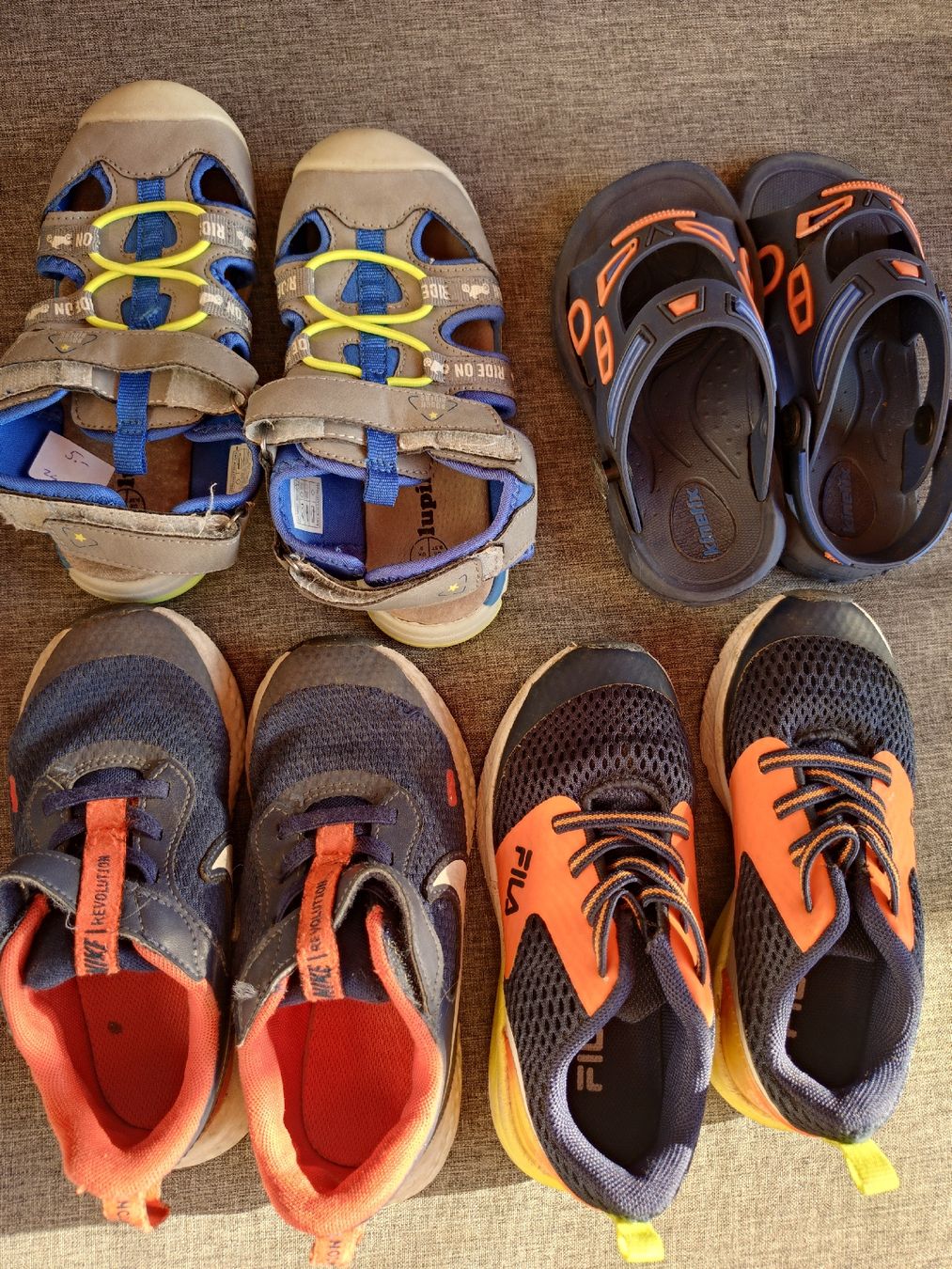 Scarpe per ragazzi: 4 Paar Kinder Schuhe Gr. 27 – Usato da Goldach venduto da Fuchour