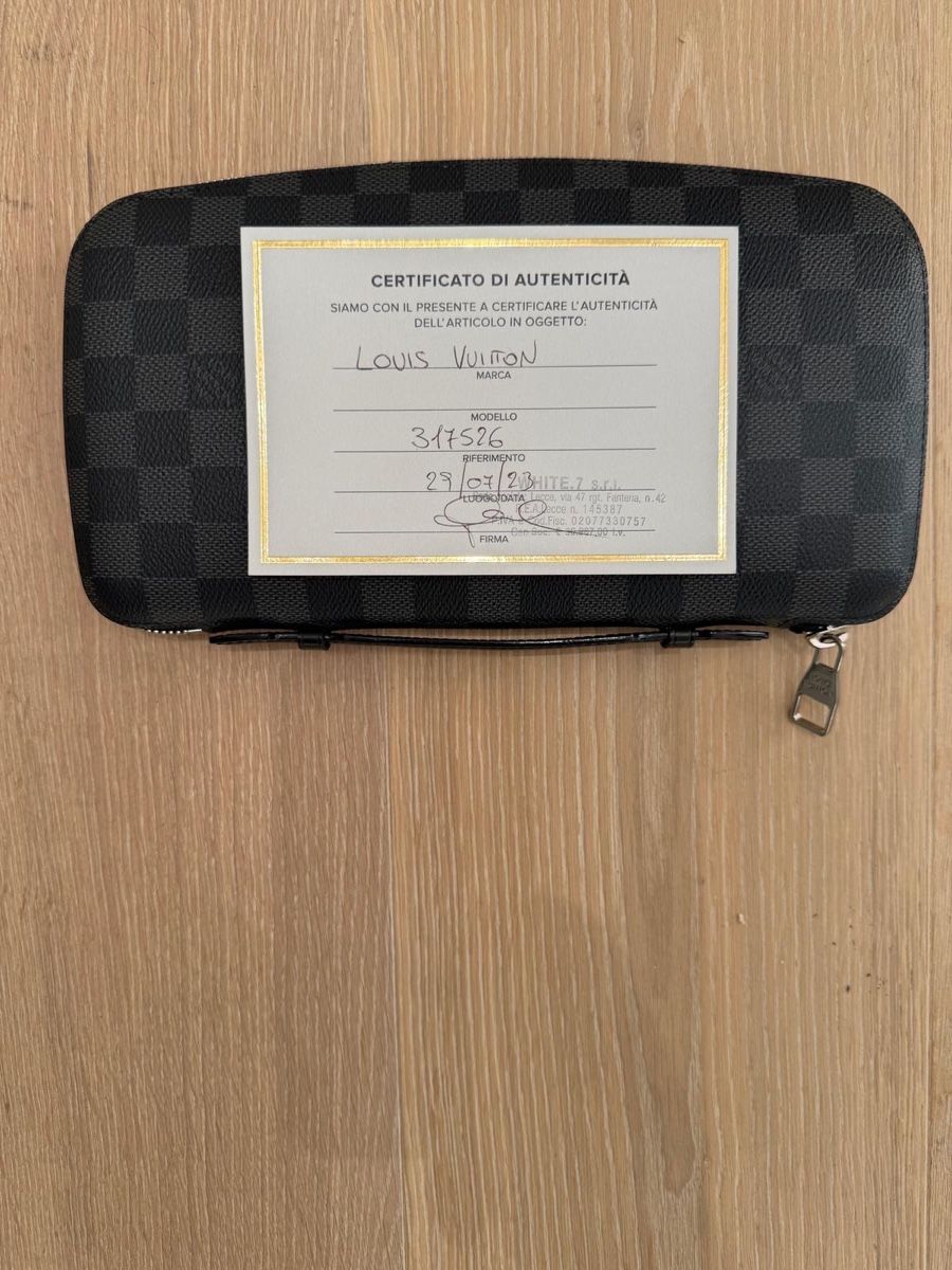 Louis Vuitton Portafogli: Louis Vuitton Zippy Horizontal Damier Graphite – Nuovo (secondo la descrizione) da Marly venduto da gia_s95r 1