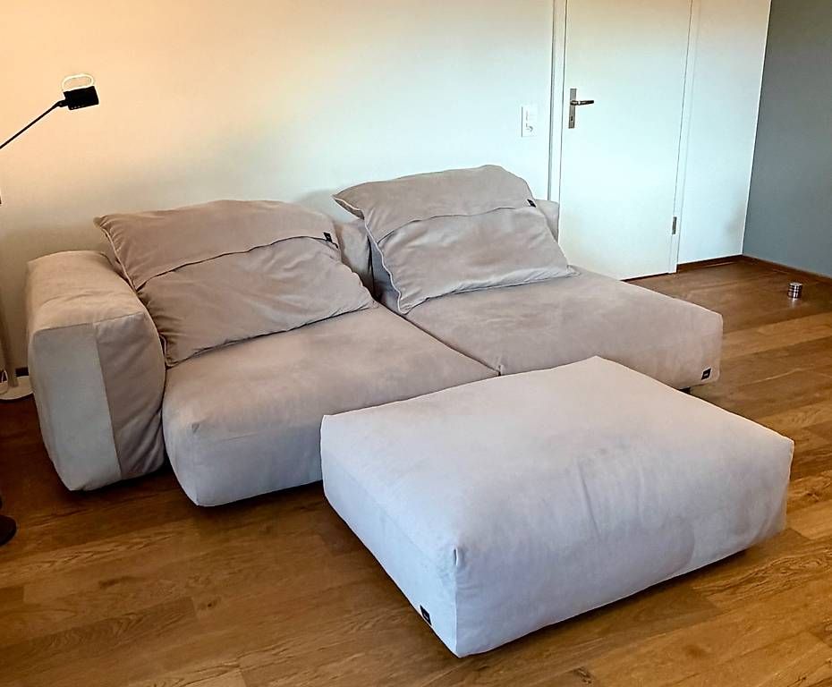 Divani: Vetsak Modular Sofa+Jumbo Pillow  Silky Velvet Light Grey – Usato da Zürich venduto da ZuriHott