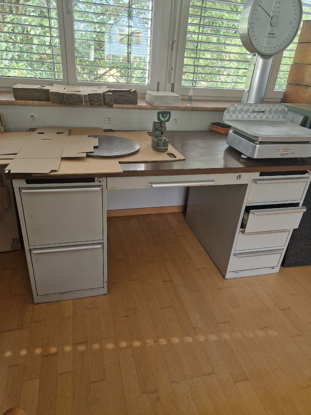 Scrivanie: Bureau style établi – Usato da Cortébert venduto da Mlgautier