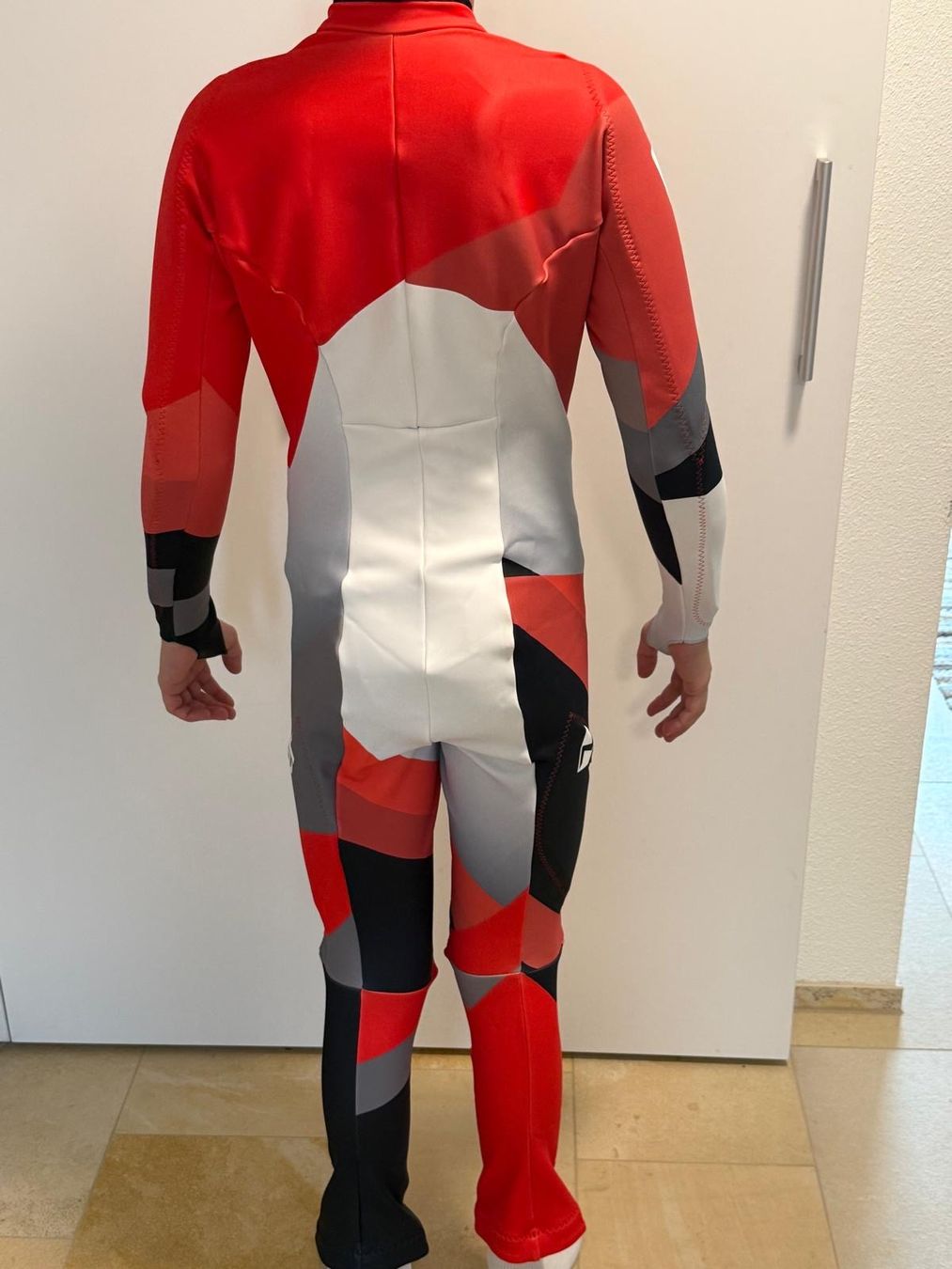 Anzüge: Skirenndress neu Gr. M – Neu und originalverpackt aus Sörenberg von dfew 1