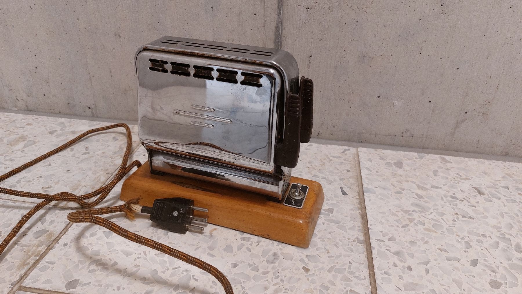 Jura Küchengeräte: Jura Toaster Typ 1124 Vintage – Gebraucht aus Zürich von Grobbel