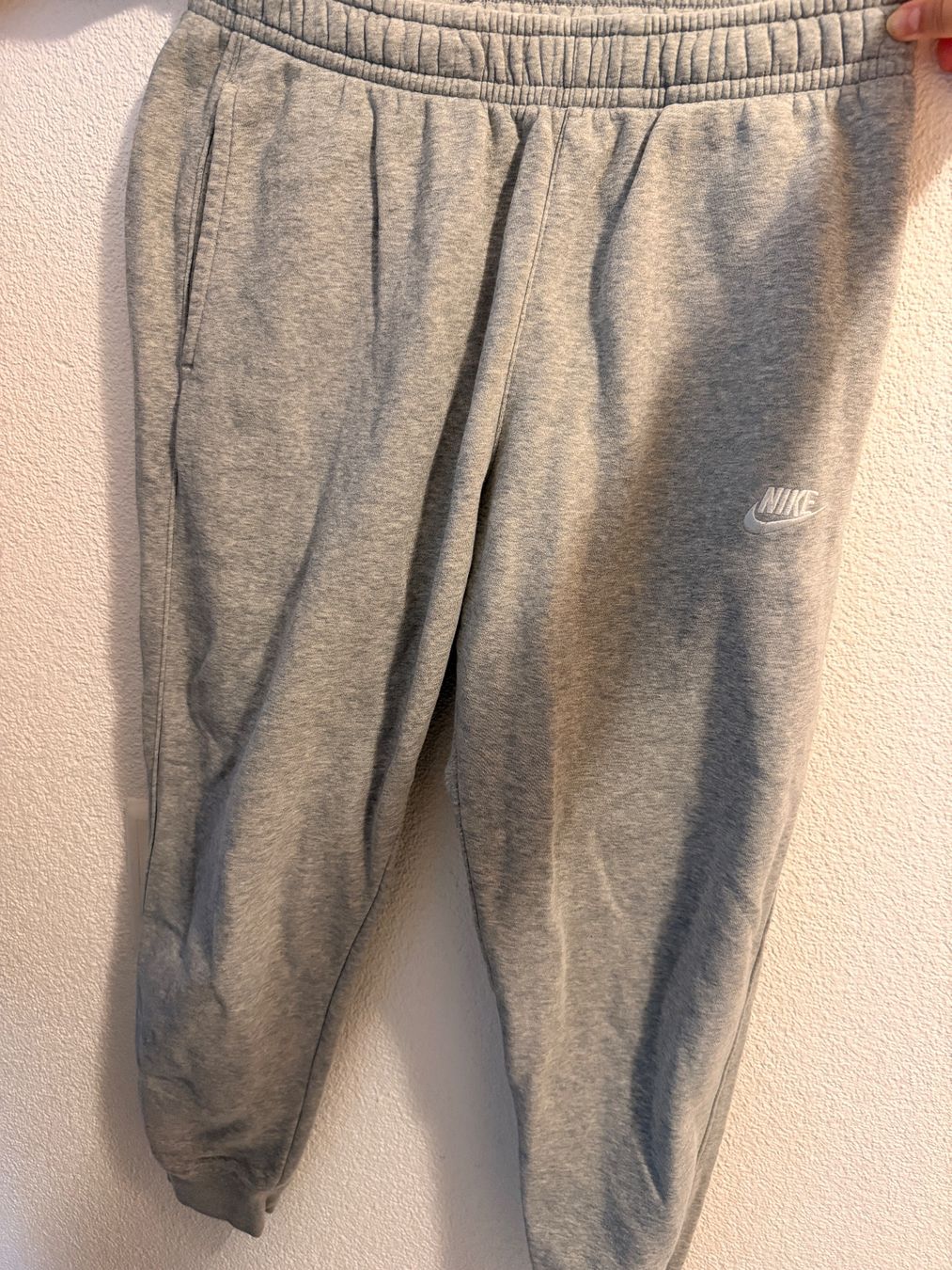 Nike Hosen: Nike Jogginghose Grau, Top Zustand, Grösse M - Bequem! – Gebraucht aus Urdorf von viv_dr2f