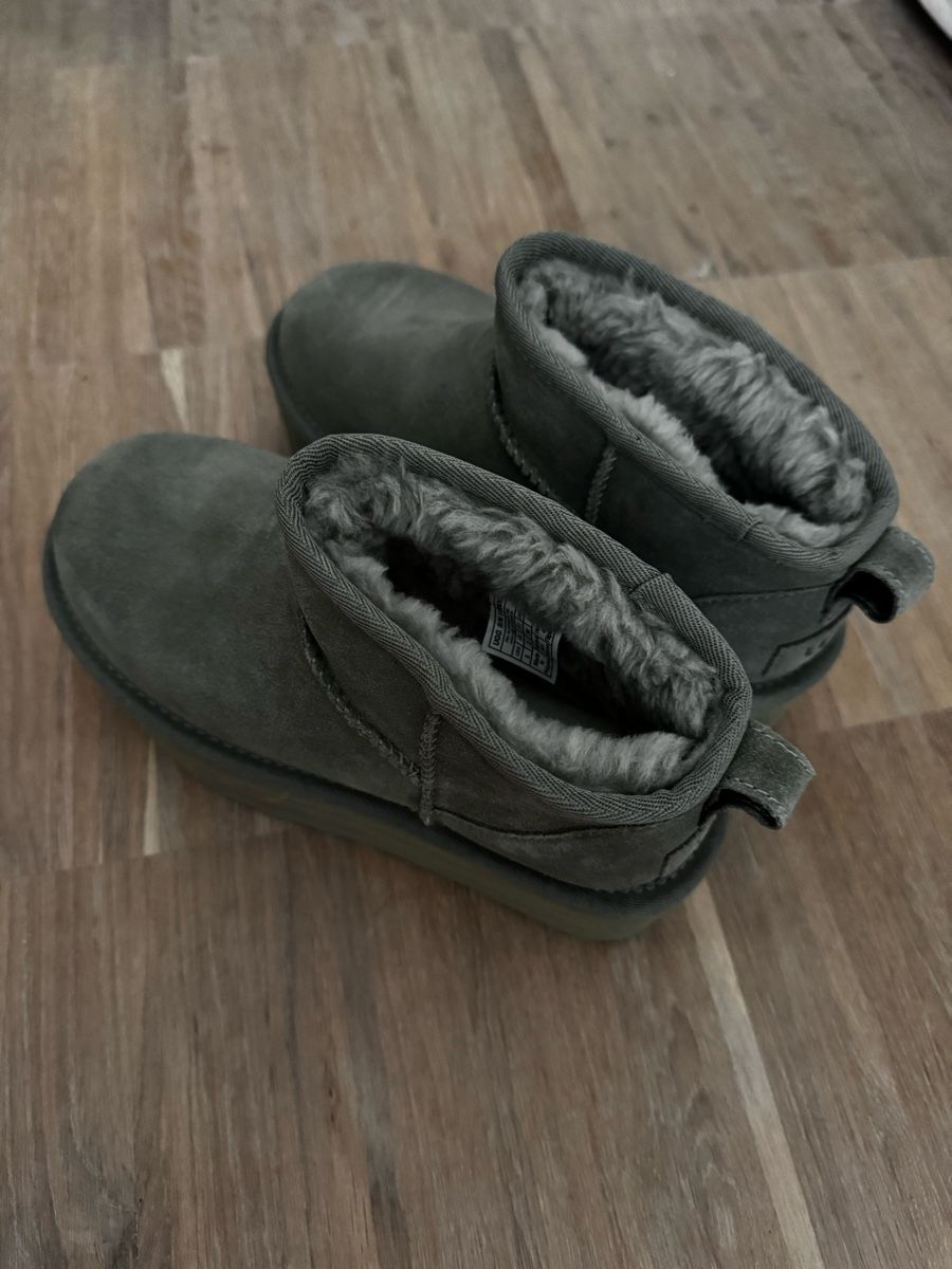 Ugg Scarpe da donna: UGG Classic Ultra Mini Platform, Gr. 36, Neuwertig – Nuovo (secondo la descrizione) da Horw venduto da happy_xx 2