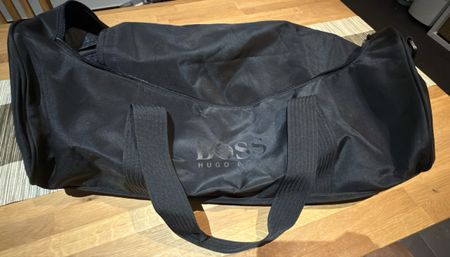 Borsa da palestra Hugo Boss nera - Come nuova! Affare!