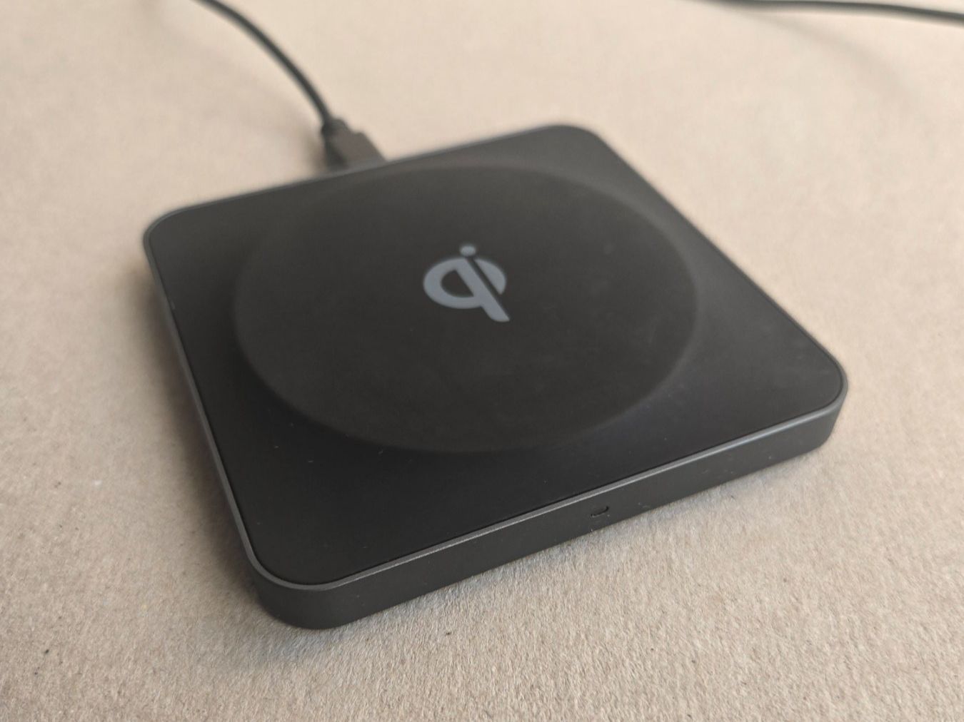Ladegeräte: Qi Wireless Charger 10W Vivanco Ladestation Smartphone – Gebraucht aus Hunzenschwil von Fluz