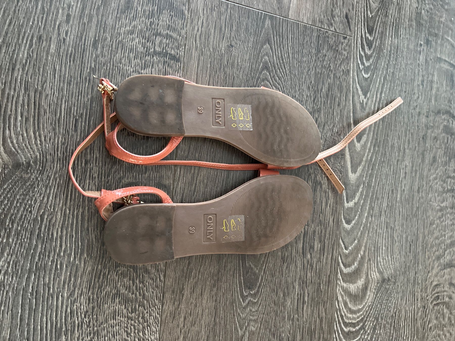 Scarpe da donna: Sandalen Grösse 39 – Usato da Weiach venduto da LemonJuice1995 1