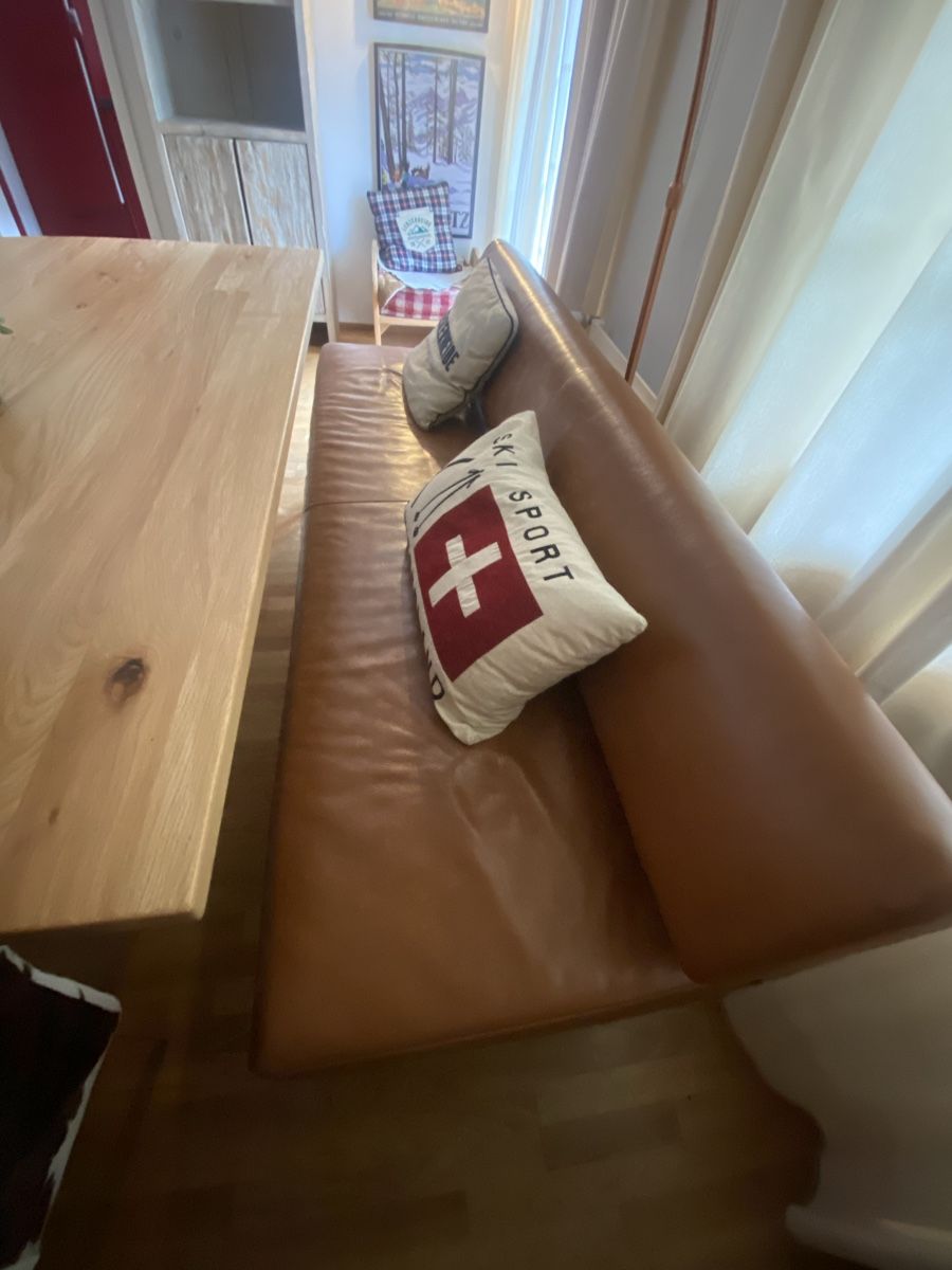 Set di tavolo e panche: Tischset – Usato da Churwalden venduto da Dovicovicka 4