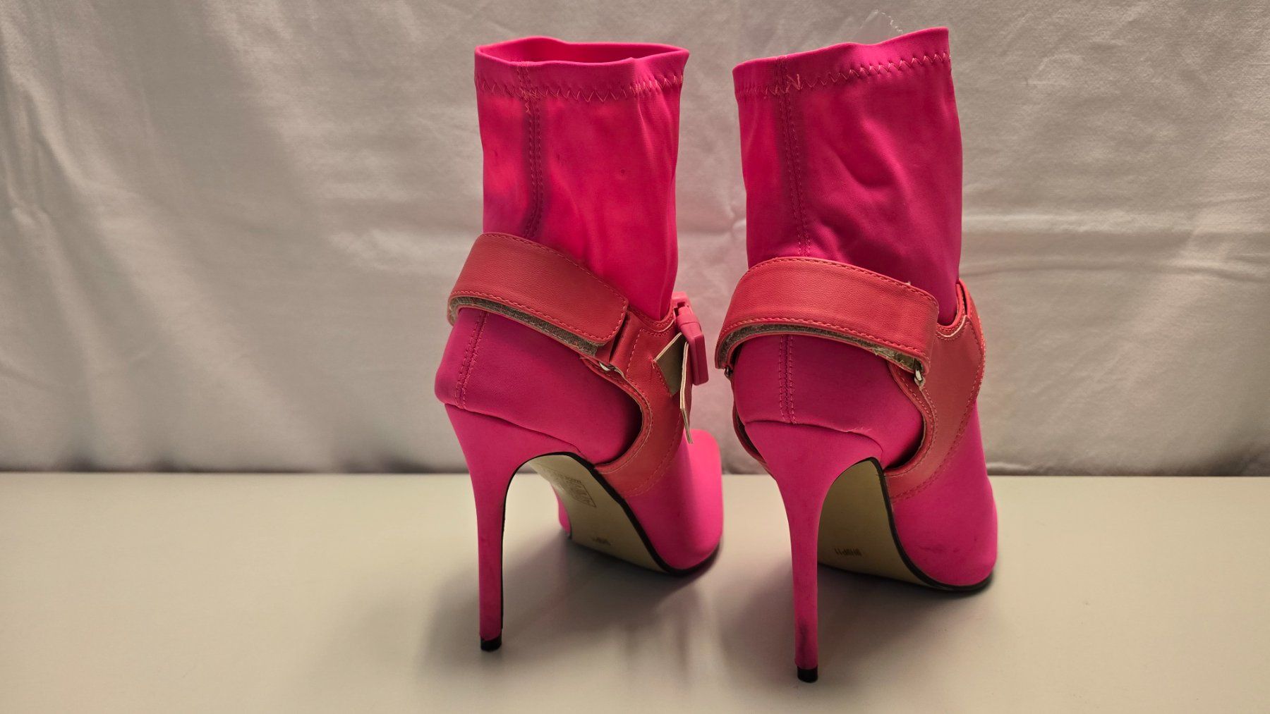 Damenschuhe: Pink fluorescent High Heels Stiletto – Neu (gemäss Beschreibung) aus Zürich von Bobesfee 1