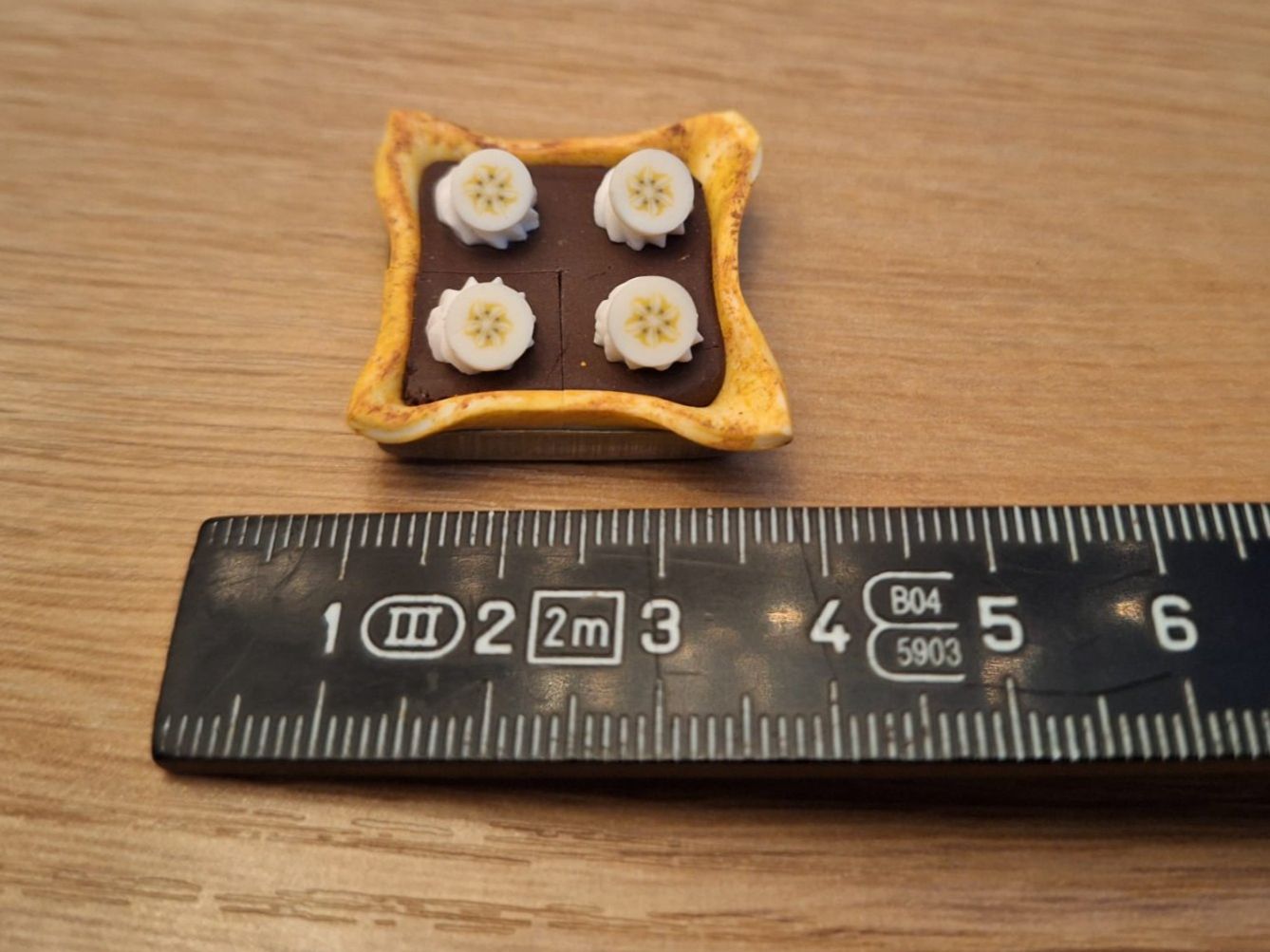 Case e mobili per bambole: Handgemachter Schoko Bananen Pie – Nuovo (secondo la descrizione) da Zürich venduto da HandmadeTinyFood 1