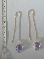 Longues boucles d’oreilles gold et verre mauve