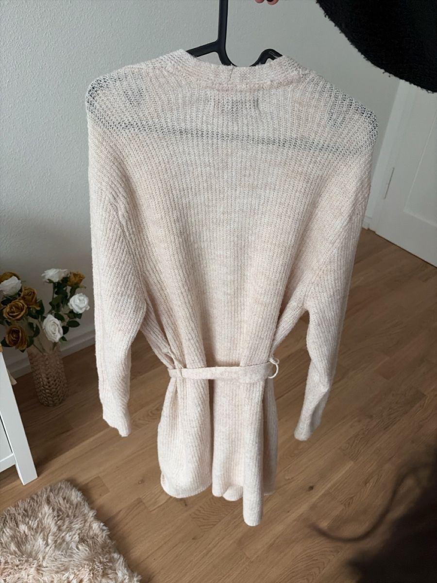 H&M Jacken: Strickjacke – Gebraucht aus Basel von SaraaaS060201 1